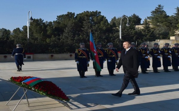 Azərbaycan prezidenti 20 Yanvar faciəsinin ildönümü ilə əlaqədar Şəhidlər xiyabanını ziyarət edib