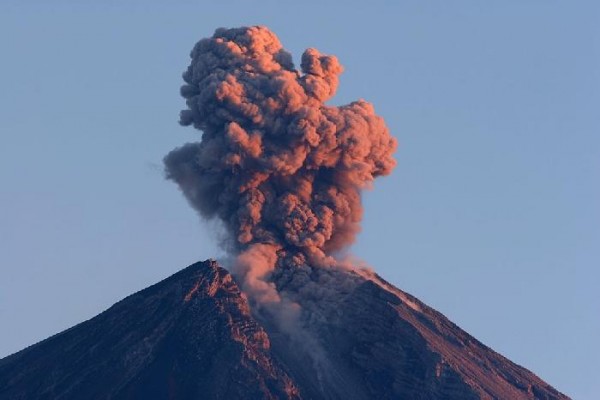 Popokatepetl püskürdü