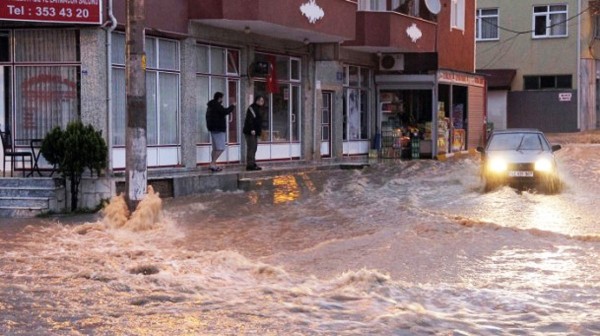 Türkiyənin cənub-qərbində baş vermiş daşqınlara görə əhali təxliyə edilir