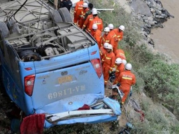 Avtobus qayadan düşdü: 20 ölü - ÇİNDƏ