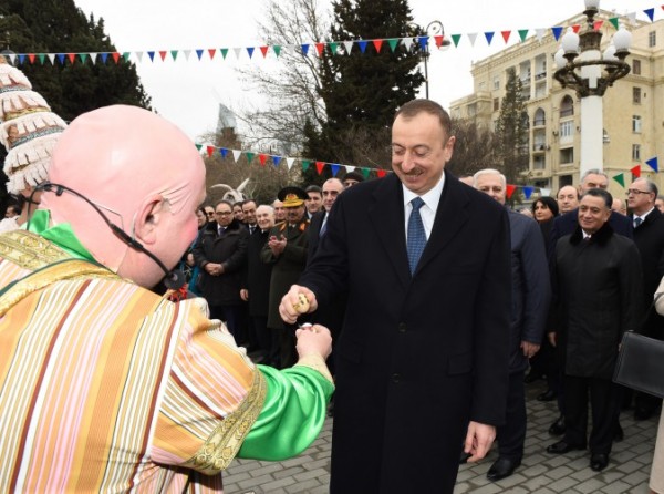 Prezident yumurta döyüşdürdü