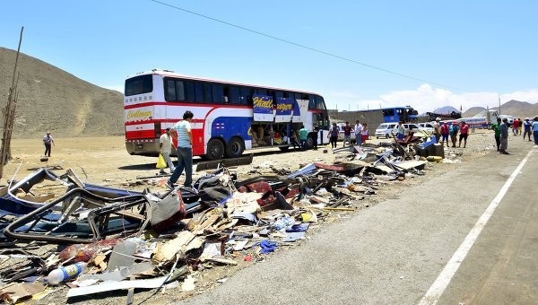 Peruda avtobusun qəzaya uğraması nəticəsində azı 19 nəfər ölüb, 25 xəsarət alıb