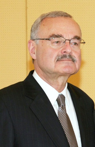 Artur Rasizadə ordenlə təltif edildi