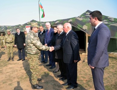 İctimaiyyət nümayəndələri irimiqyaslı təlim iştirakçıları ilə görüşüb