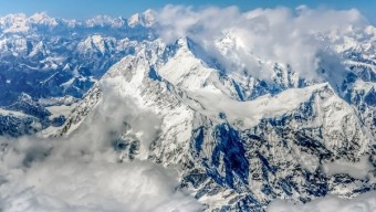 Nepaldakı zəlzələ Everestdə qar uçqununa səbəb oldu: 18 ölü