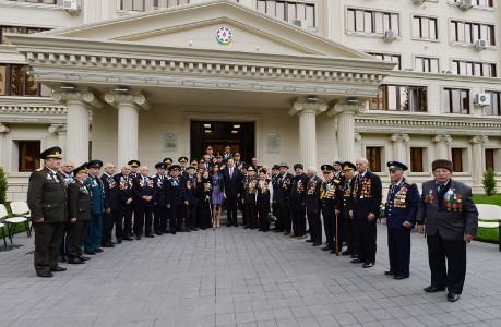 Prezident veteranların yeni binasında