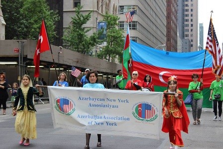 Nyu Yorkda keçirilən Türk yürüşündə Bakı-2015 stendi nümayiş etdirilib