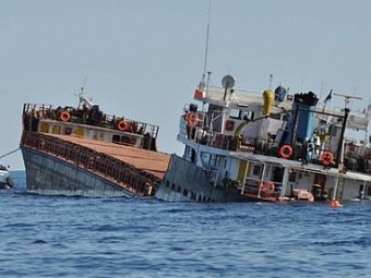 Çində 400 sərnişinin olduğu gəmi batdı