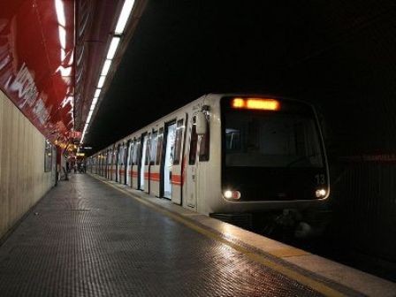 Metroda iki qatar toqquşdu: 10 nəfər yaralandı