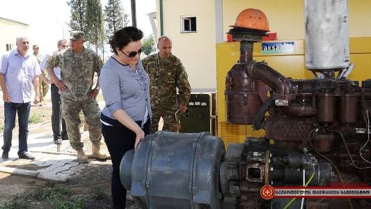 Gürcüstanın müdafiə naziri leysan və doludan zərər görən Marneuliyə səfər edib