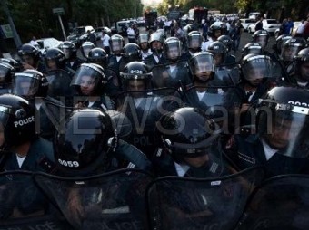 İrəvanda polis etiraz aksiyasını dağıtdı