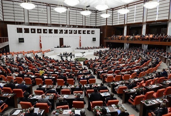 Türkiyənin müxalif partiyaları parlament sədrliyinə namizədlərini irəli sürüblər