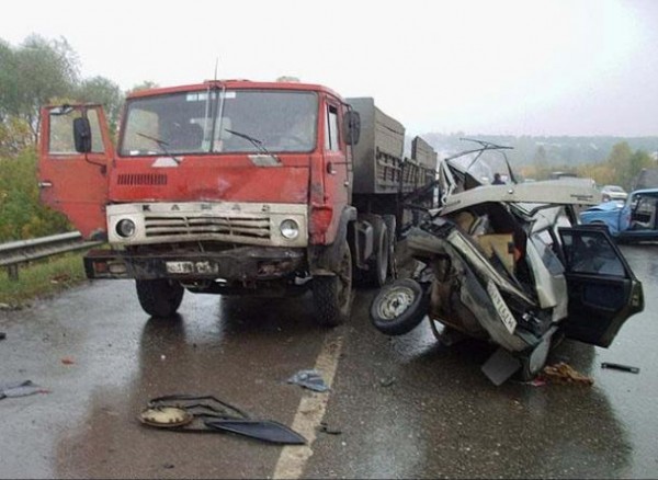 Qazaxıstanda ağır yol qəzası: 9 ÖLÜ