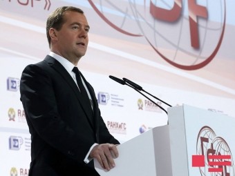 Medvedev “Bakı-2015”in qaliblərini mükafatlandırdı