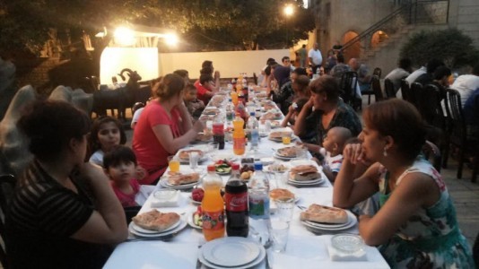 “Uşaq və Tələbə Gənclər Dünyası” Ramazan ayında iftar süfrəsi açıb