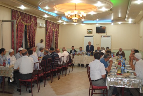 Dini Qurumlarla İş üzrə Dövlət Komitəsi iftar süfrələri açır