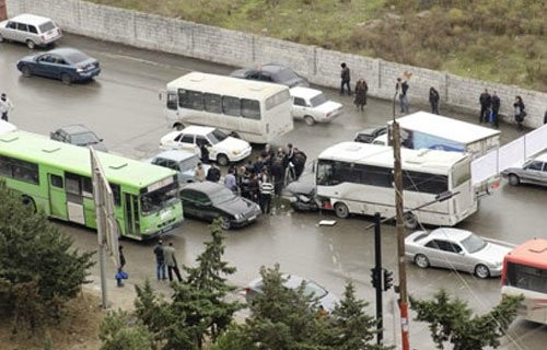 Şəhərin ölüm saçan avtobusları - Taleyimizlə oynayan nəqliyyatçıları durduran tapılacaqmı? - Araşdırma