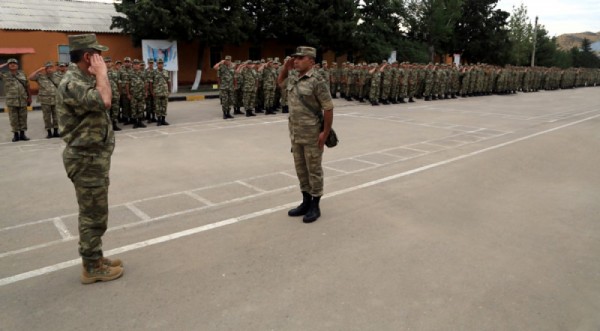 Müdafiə naziri cəbhə bölgəsindəki hərbi hissələrin döyüş hazırlığını yoxlayıb