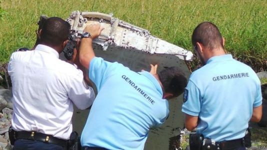 MH370: Reunion-da tapılmış təyyarə parçası Fransada yoxlanılır