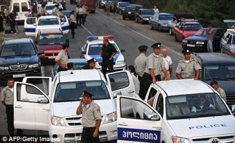 Gürcüstanda azərbaycanlıların yaşadığı kənddə insident: iki polis yaralanıb