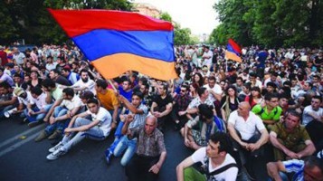 Tamamilə iflasa uğrayan Ermənistanda sosial-iqtisadi problemlər getdikcə artır