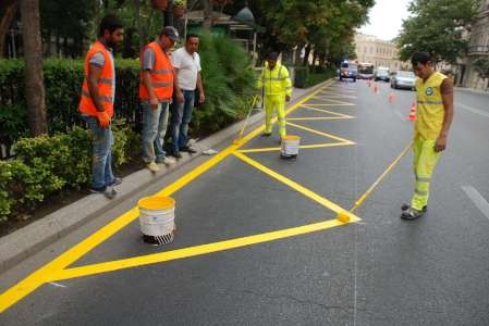 Bakıda avtobusların ölçülərinə uyğun nişanlama xətləri çəkilir