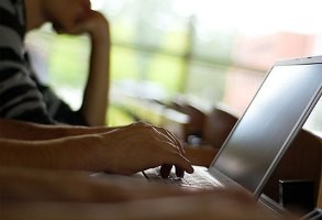 Azərbaycanda noutbukların satışı stolüstü kompüterlərin satışını üstələyib