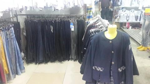 Azərbaycanda insan sağlamlığı üçün təhlükəli saxta məktəbli formaları satılır