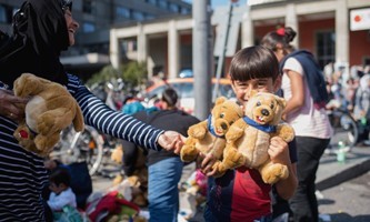 Berlin Yunanıstandakı qaçqınlara yardımı ikiqat artırır