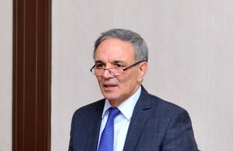 Mətbuat Şurasının sədri Əflatun Amaşov deputatlığa namizəd oldu