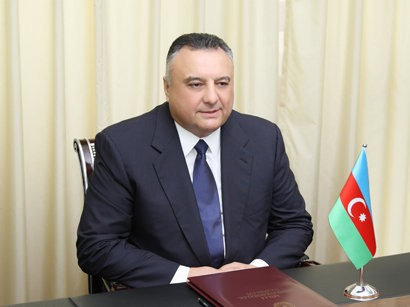 Keçmiş nazir Eldar Mahmudov EV DUSTAĞIDIR