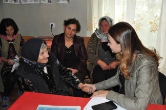 Qənirə Paşayeva şəhid ailələri, müharibə əlilləri və veteranlarla görüşüb