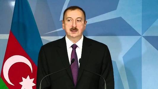 İlham Əliyev Tbilisidə Qəhrəmanlar Memorialını ziyarət edib