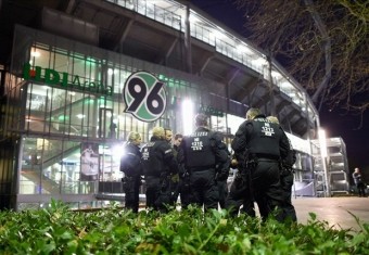 Hannover stadionu qarşısında bomba aşkarlandı