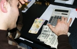 Dolların qiyməti 1.0510 manata qalxdı