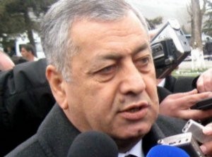 Vahid Əhmədov: Əhalini kreditlərlə boğurlar...