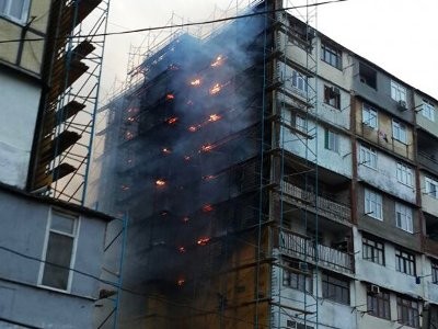 Paytaxtda binada yanğın: 49 ailə təxliyə olundu