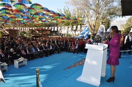 Qənirə Paşayeva Kahramanmaraşda türk dünyasına səsləndi