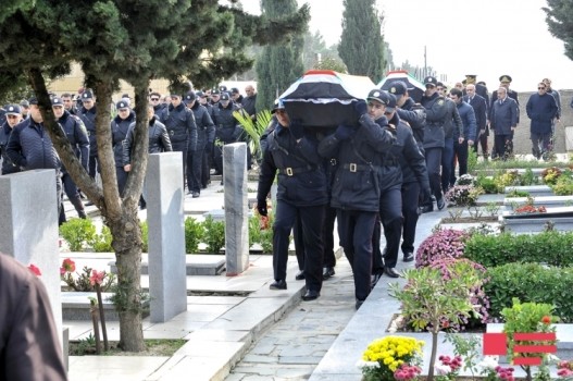 Nardaranda həlak olmuş polislər torpağa tapşırılıb  -FOTOSESSİYA