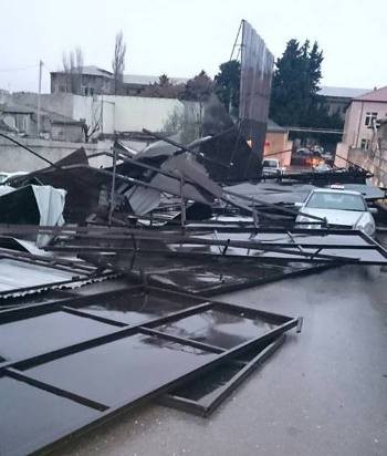 İnsanları vahimədə saxlayan  “çəpər” yenə uçdu - FOTO