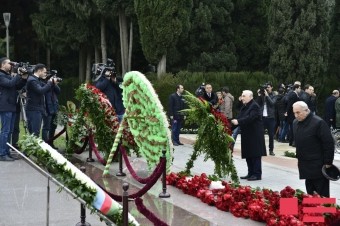 Ağsaqqallar Şurası Fəxri xiyabanı ziyarət edib