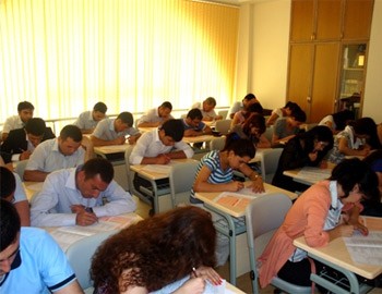 7 minə yaxın müəllim imtahan verdi