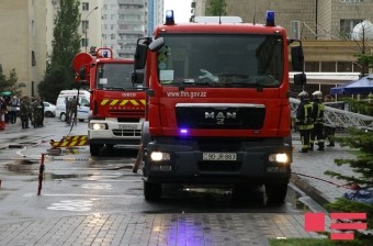 Bakıda yaşayış binasında YANĞIN:15 sakin təxliyə edildi