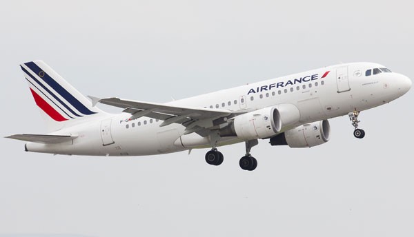 Air France təyyarəsi partlayış təhlükəsinə görə təcili eniş edib