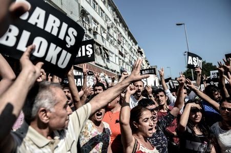 İstanbulda PKK tərəfdarlarının aksiyası dağıdıldı