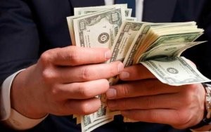 Dollarla krediti olanlar nə etməlidir?