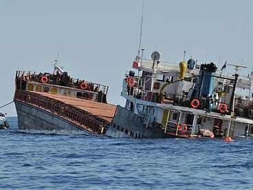 Qaçqınları daşıyan qayıq batdı: 7-si uşaq, 13 öldü