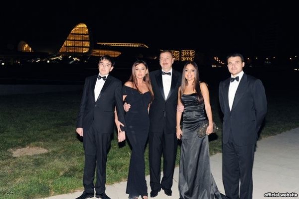 Emin Prezident İlham Əliyevi təbrik etdi