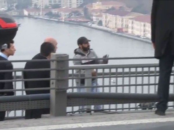 Türkiyə prezidenti bir şəxsi intihardan qaytardı