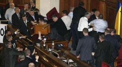 Ukraynada partiya liderinin məhkəməsində dava düşüb  HƏVƏSKAR ÇƏKİLİŞ